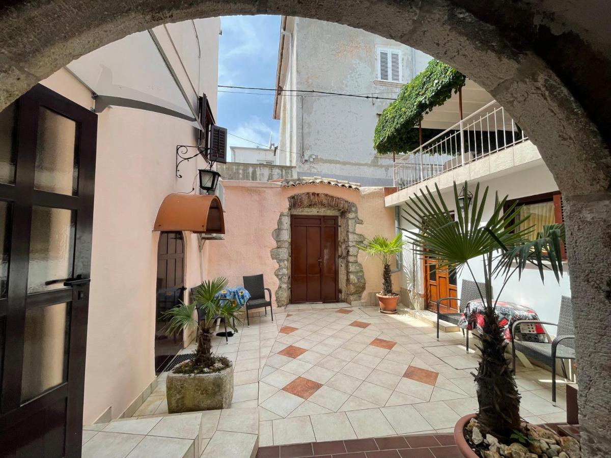 Ferienwohnung Casa Di Nives Krk Town Exterior foto