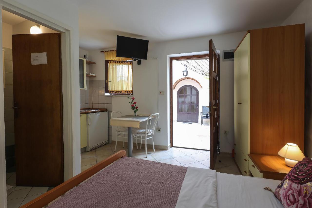 Ferienwohnung Casa Di Nives Krk Town Exterior foto